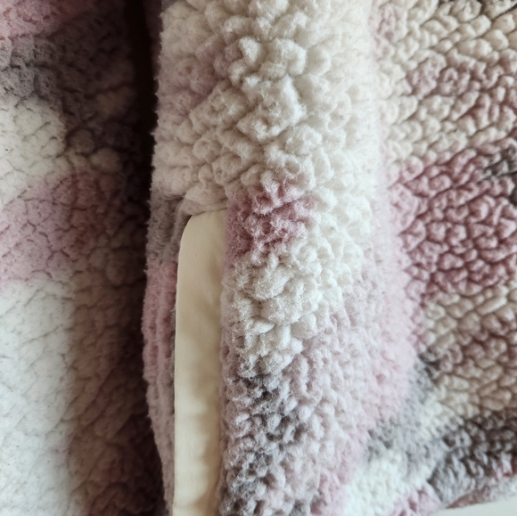 Hollister Pink Camo Sherpa Hoodie Jacket Size SM - Picture 3 of 8